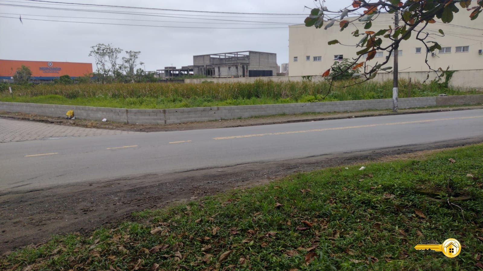 Terreno lado praia no Centro de Itanhaém